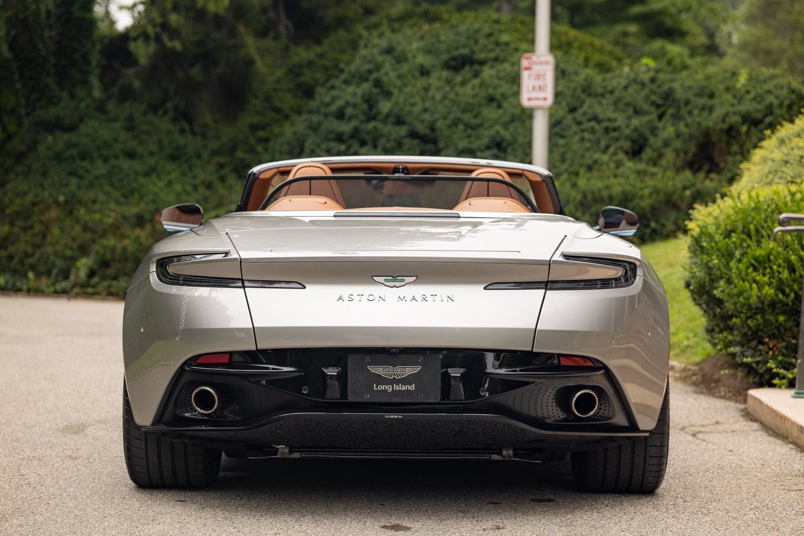 Used 2024 Aston Martin DB12 Convertible RWD image 5