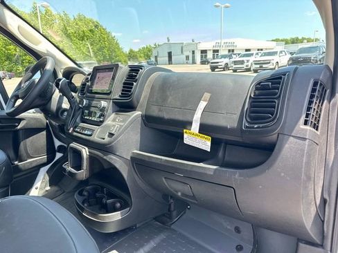 Used 2025 RAM ProMaster 2500 w/ Convenience Group FWD image 17