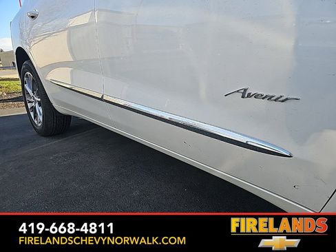 Used 2024 Buick Enclave Avenir w/ Avenir Technology Package image 15