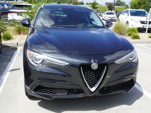 Used 2018 Alfa Romeo Stelvio AWD image 2