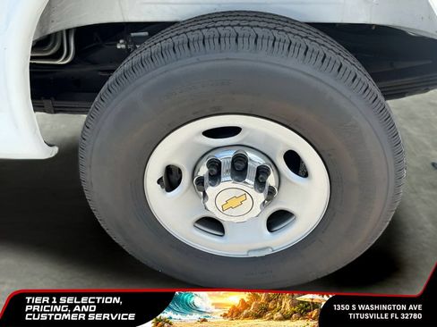 Used 2025 Chevrolet Express 3500 LT w/ LT Preferred Equipment Group RWD image 39