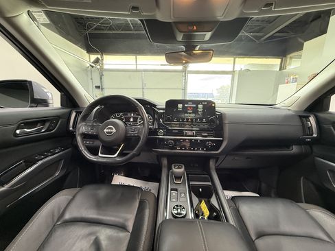 Used 2023 Nissan Pathfinder SL AWD/4WD image 13