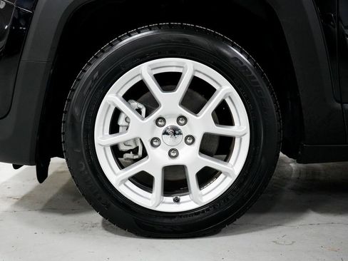 Used 2019 Jeep Renegade Latitude w/ Safety & Security Group II image 26