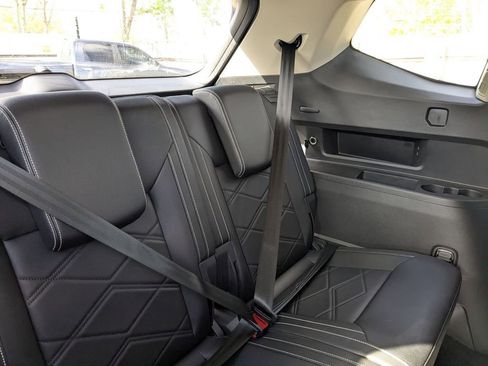 Used 2025 Volkswagen Atlas SE image 29