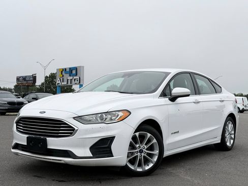Used 2019 Ford Fusion SE FWD image 1