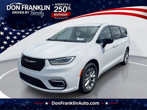 Used 2024 Chrysler Pacifica Touring-L AWD/4WD image 1