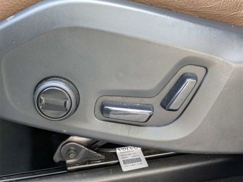 Used 2023 Volvo XC60 B5 Plus image 21