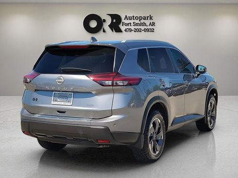 Used 2025 Nissan Rogue SV w/ SV Premium Package AWD/4WD image 5