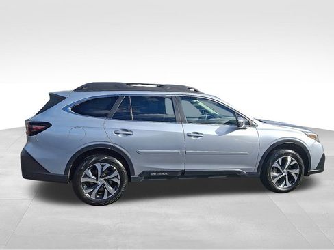 Used 2022 Subaru Outback Limited image 7