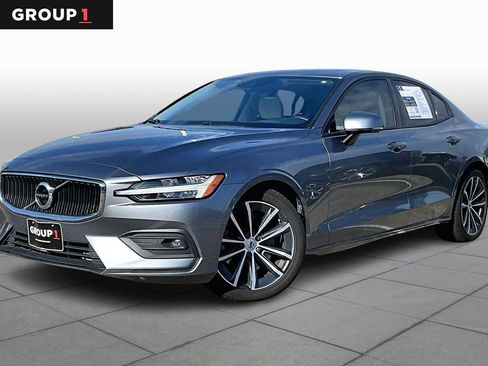 Used 2021 Volvo S60 T5 Momentum image 1