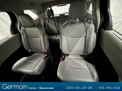 Used 2022 Toyota Sienna XLE image 31