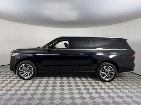 Used 2025 Lincoln Navigator L Reserve image 10