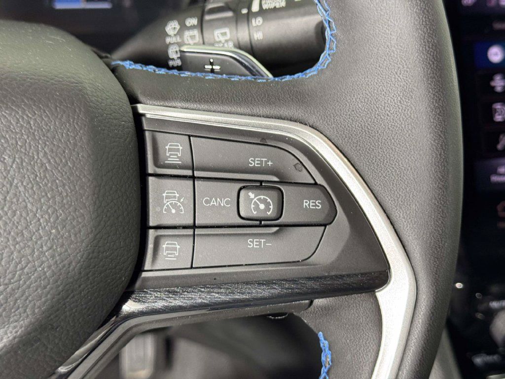 Used 2024 Jeep Grand Cherokee Trailhawk w/ Luxury Tech Group III AWD/4WD image 23