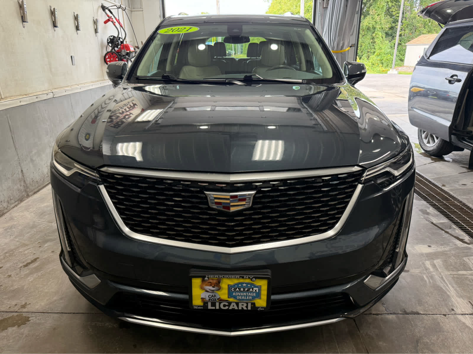 Used 2021 Cadillac XT6 Premium Luxury w/ LPO, Floor Liner Package AWD/4WD image 2
