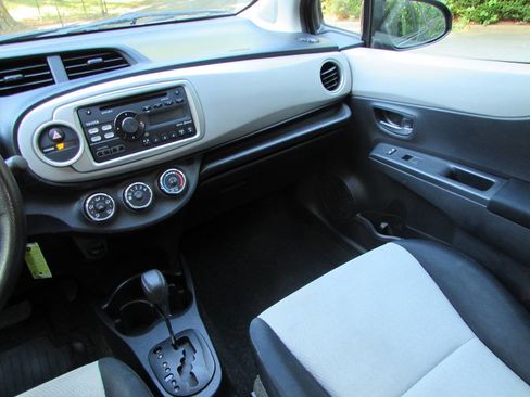 Used 2012 Toyota Yaris LE FWD image 19