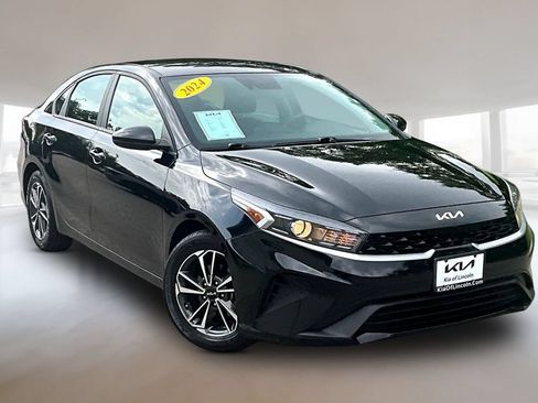 Used 2024 Kia Forte LXS FWD image 3
