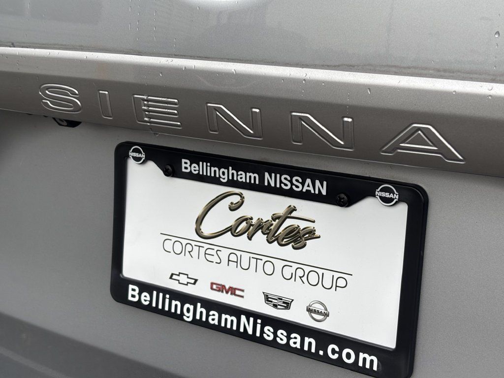 Used 2013 Toyota Sienna LE w/ Towing Pkg FWD image 11