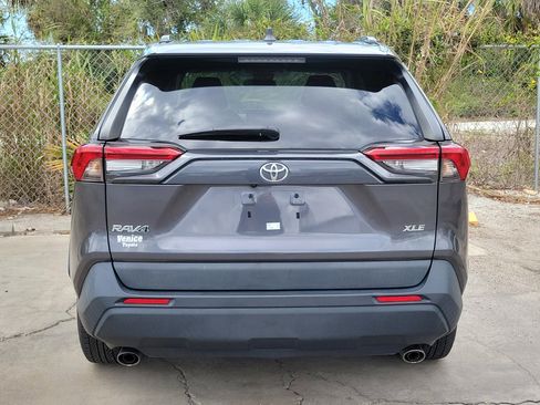 Used 2021 Toyota RAV4 XLE w/ Convenience Package image 4