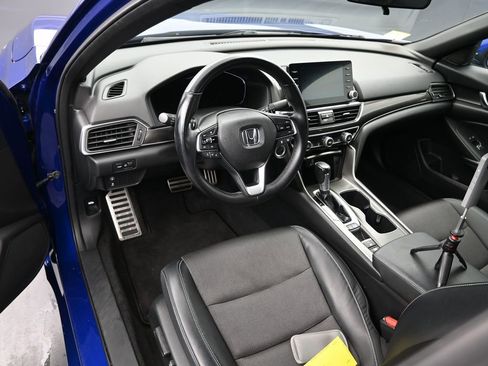 Used 2018 Honda Accord Sport image 10