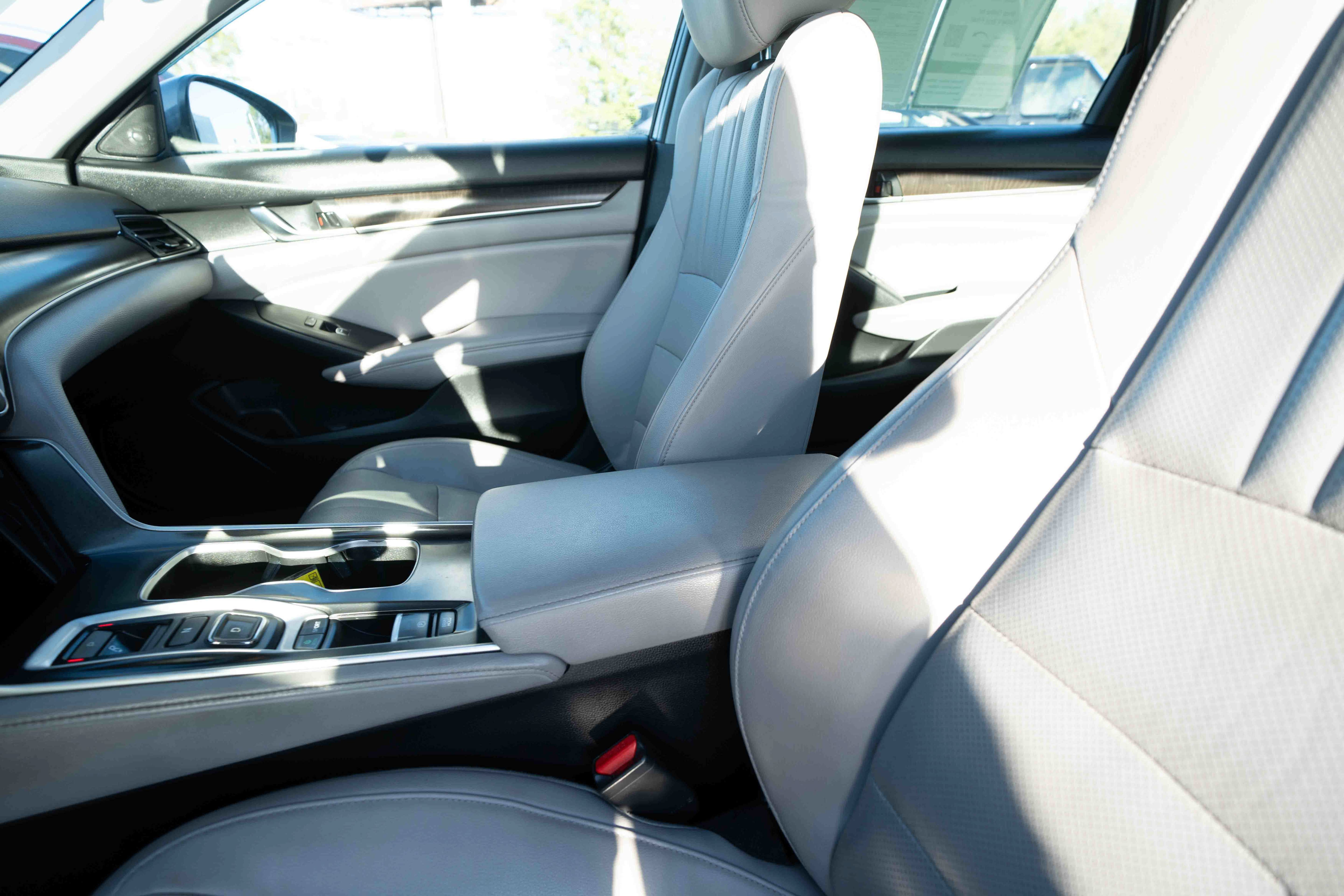 Used 2018 Honda Accord EX-L image 10
