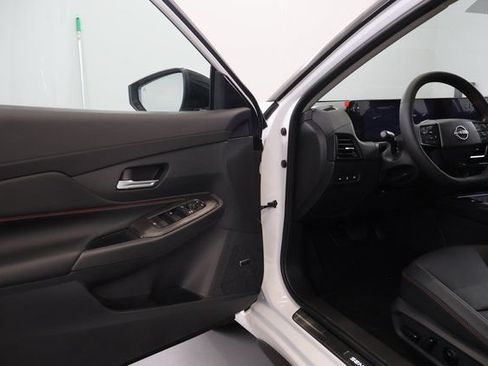 New 2026 Nissan Sentra SR w/ SR Premium Package FWD image 8