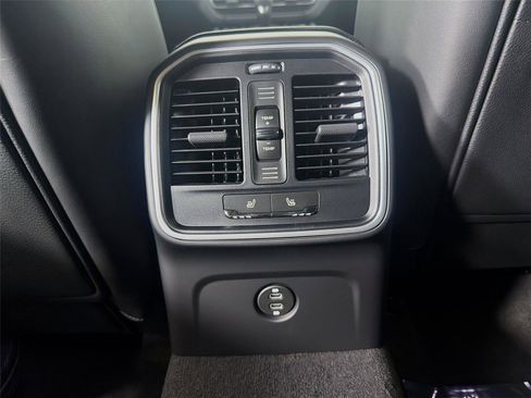 New 2026 Porsche Macan image 22