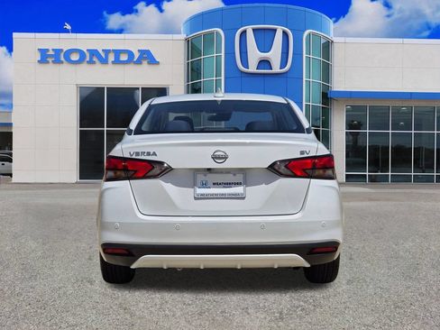 Used 2024 Nissan Versa SV FWD image 4