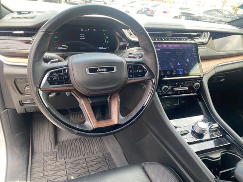Used 2023 Jeep Grand Cherokee Summit w/ Advanced Protech Group IV AWD/4WD image 10