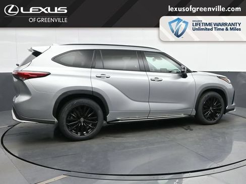 Used 2023 Toyota Highlander XSE FWD image 8