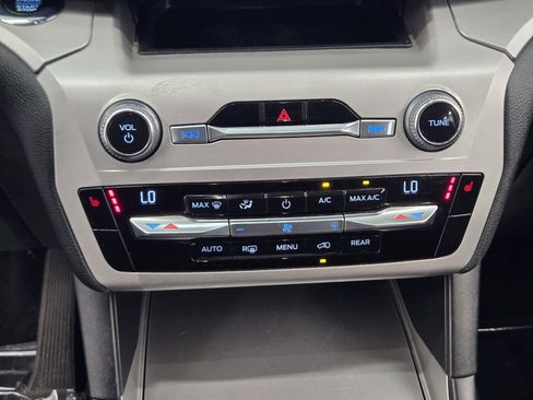 Certified 2021 Ford Explorer XLT image 17