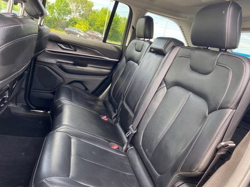 Used 2023 Jeep Grand Cherokee Limited AWD/4WD image 19