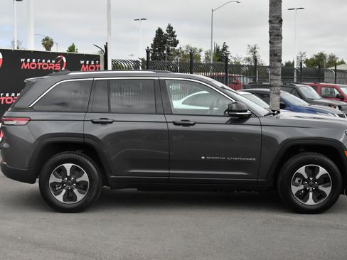 Used 2023 Jeep Grand Cherokee 4WD 4xe image 9
