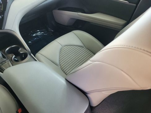 Used 2023 Toyota Camry SE FWD image 16
