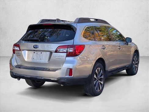 Used 2017 Subaru Outback 3.6R Limited image 2