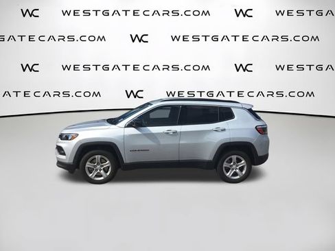 Used 2024 Jeep Compass Latitude AWD/4WD image 5