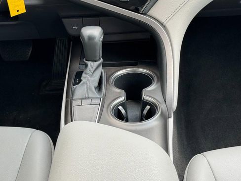 Used 2023 Toyota Camry SE image 14