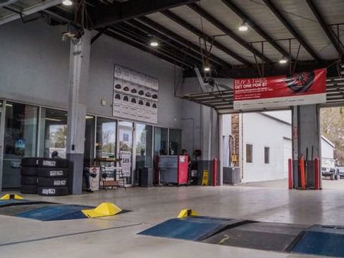 Used 2021 Mercedes-Benz GLB 250 w/ Premium Package image 16