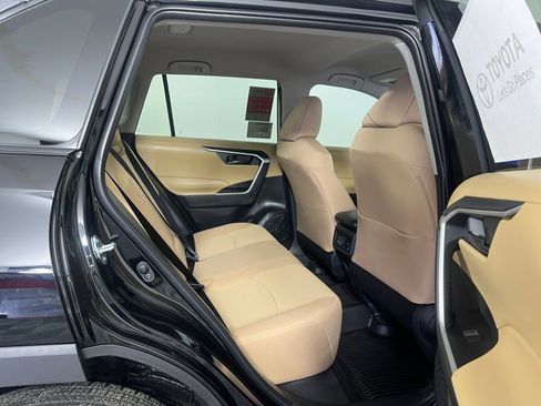 Certified 2025 Toyota RAV4 LE image 29