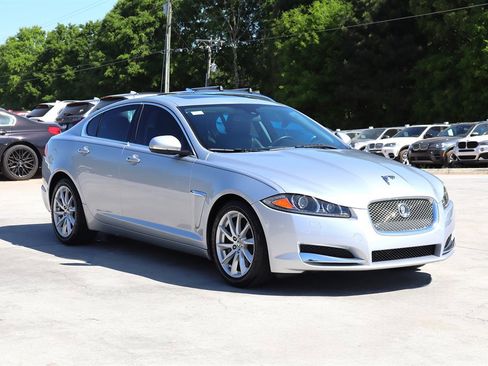 Used 2012 Jaguar XF image 9