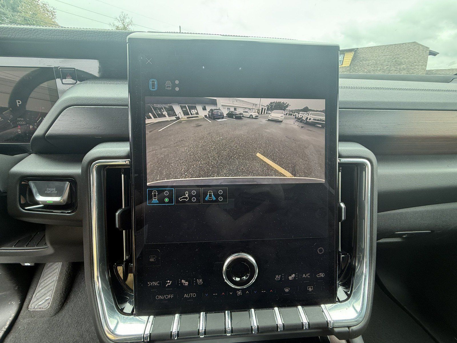 Used 2025 GMC Yukon Denali AWD/4WD image 13