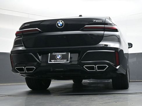 Used 2024 BMW 760i xDrive image 33