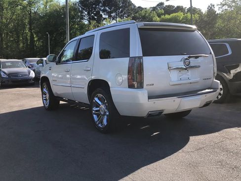 Used 2012 Cadillac Escalade Premium image 5