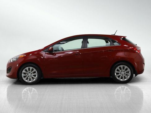 Used 2017 Hyundai Elantra GT image 2