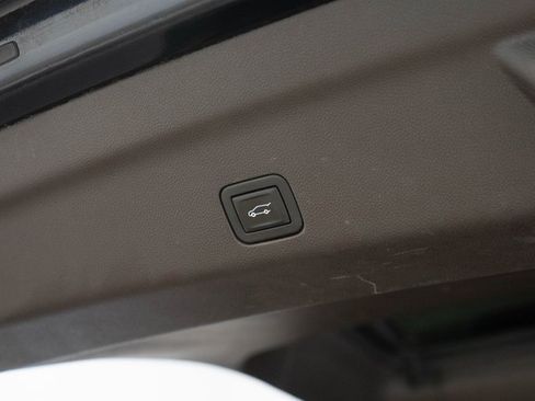 Used 2021 GMC Yukon Denali w/ Denali Premium Package image 18