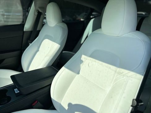 Used 2023 Tesla Model 3 Standard Range image 9