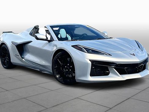 Used 2024 Chevrolet Corvette Z06 RWD image 3