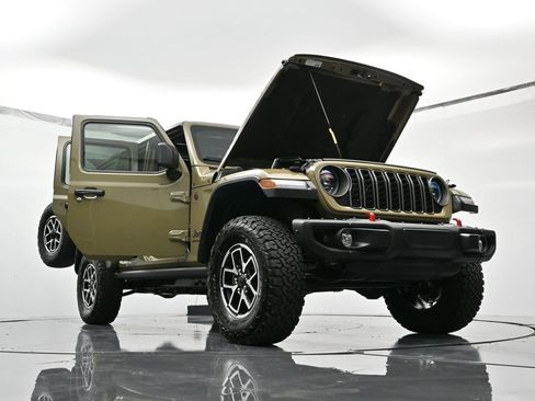 New 2026 Jeep Wrangler Unlimited Rubicon w/ Steel Bumper Group image 32