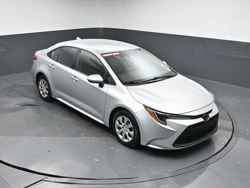 Used 2024 Toyota Corolla LE image 39