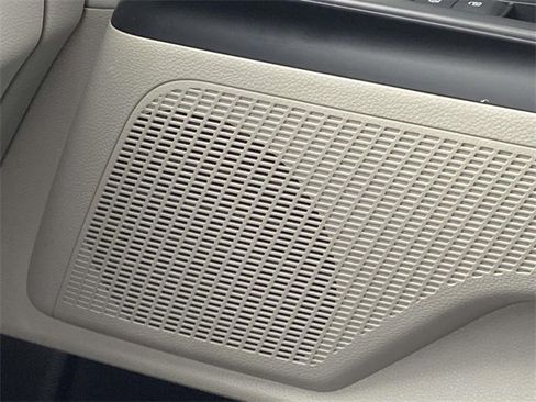 Used 2023 Kia Carnival LX image 21