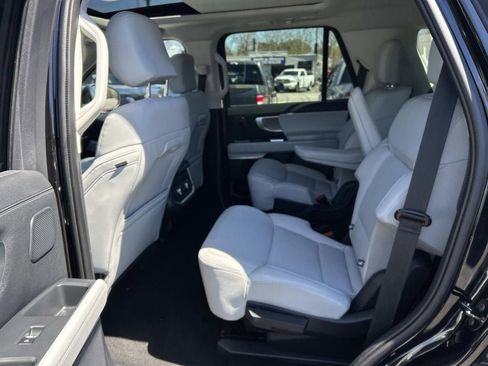 Used 2025 Ford Expedition Platinum w/ Driver's Package AWD/4WD image 13